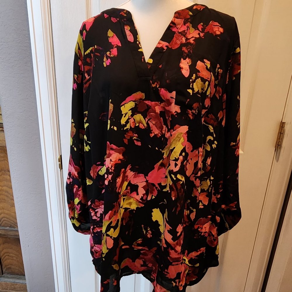 Ava & Viv Black/Multi Tunic Blouse